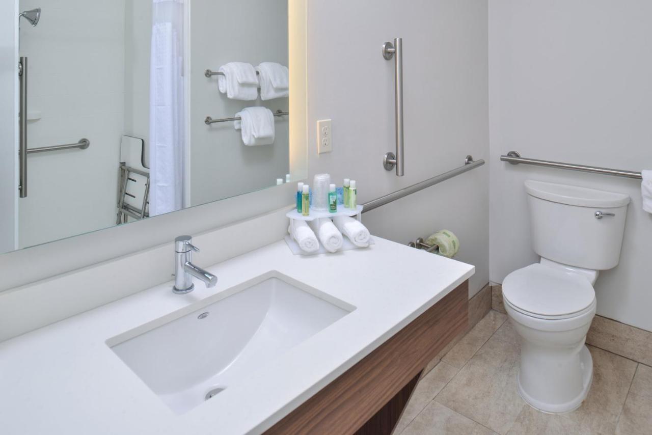 Holiday Inn Express & Suites Farmington Hills - Detroit By Ihg Eksteriør billede
