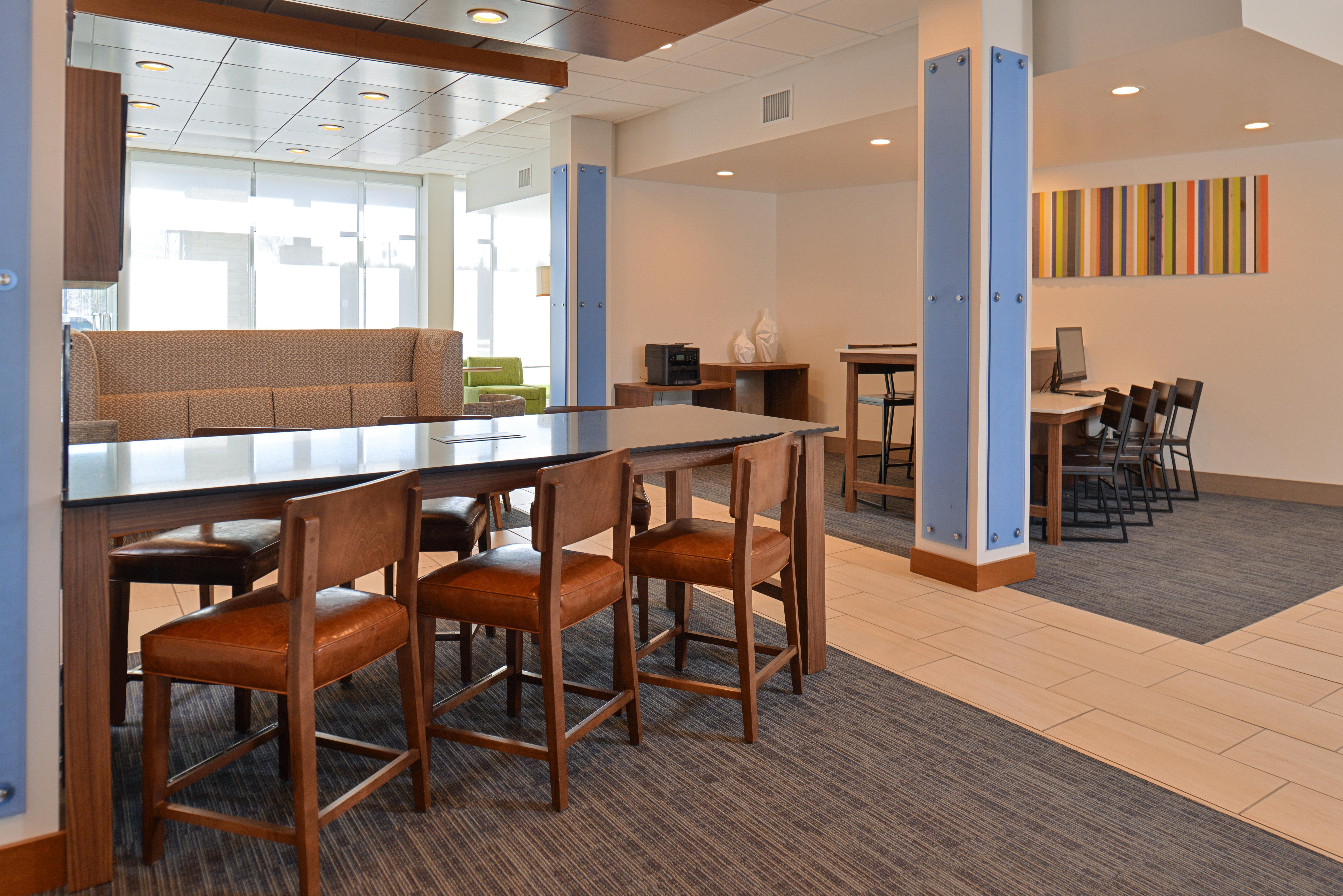 Holiday Inn Express & Suites Farmington Hills - Detroit By Ihg Eksteriør billede