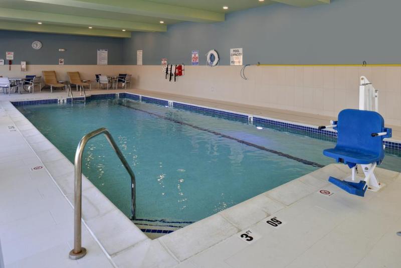Holiday Inn Express & Suites Farmington Hills - Detroit By Ihg Eksteriør billede